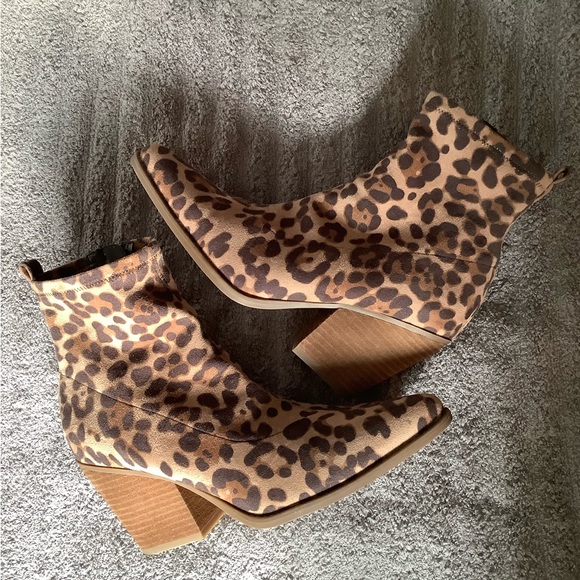 Naturalizer Sole Boots - Picture 1 of 4